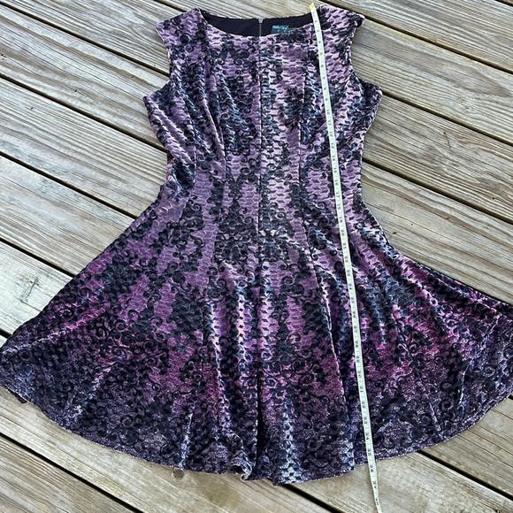 Gabby Skye striking fit & flare velvet dress 10 - Picture 11 of 14